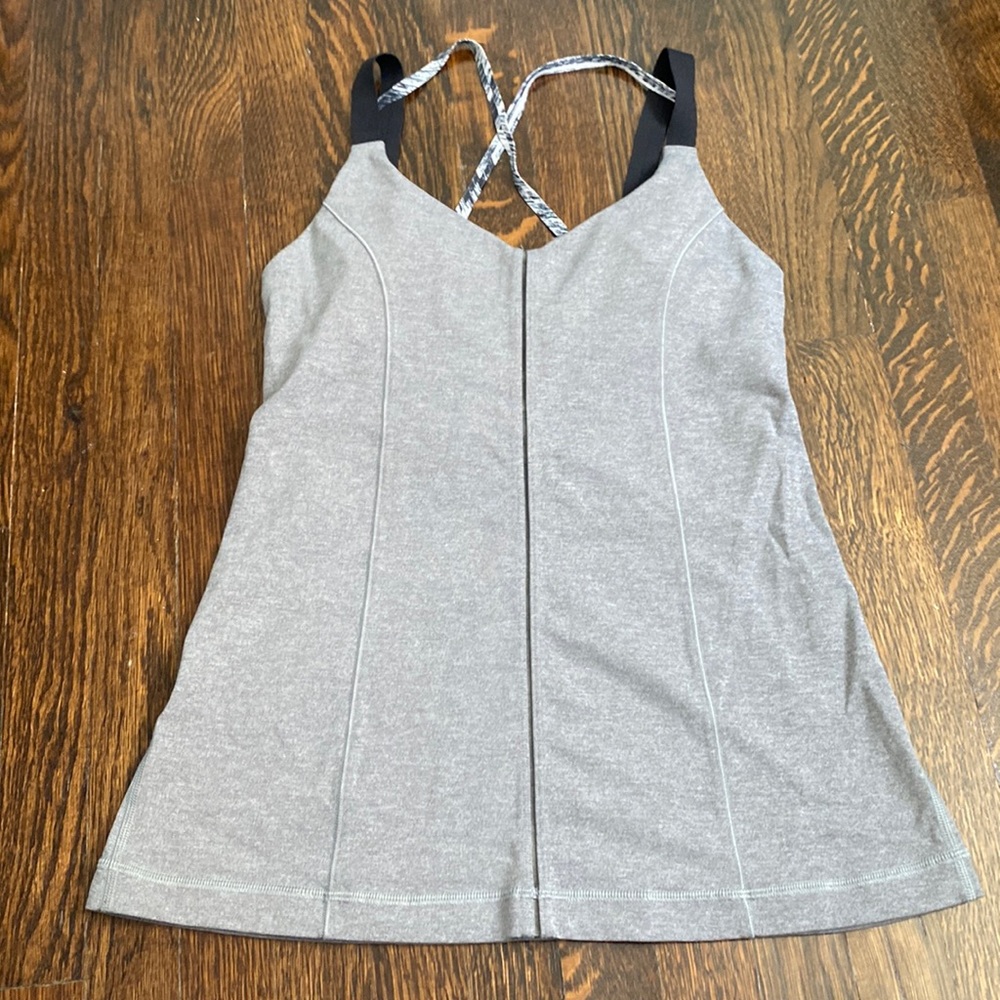 Lululemon tank top sizes 6 womens